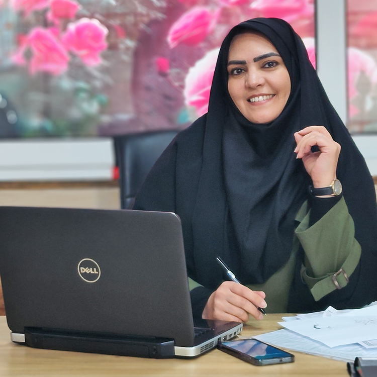 مریم حاج اکبری